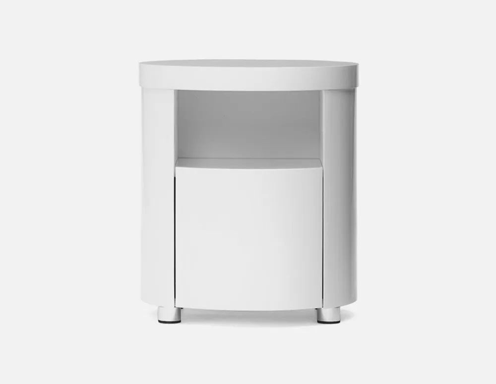 IZUMI lacquered nightstand