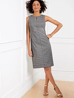 Lake Glen Plaid Sleeveless Sheath Dress