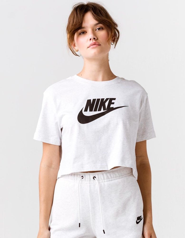 NIKE Sportswear Essential Crop Tee