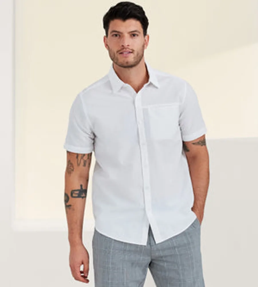 Modern Fit Short Sleeve Seersucker Sport Shirt