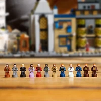 LEGO Harry Potter Les boutiques magiques du Chemin de Traverse, Ensemble de sorciers pour adultes, Modèle à exposer magique 76444