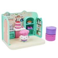 DreamWorks Gabby's Dollhouse, Bakey with Cakey Kitchen with Figure and 3 Accessories, 3 Furniture and 2 Deliveriesp