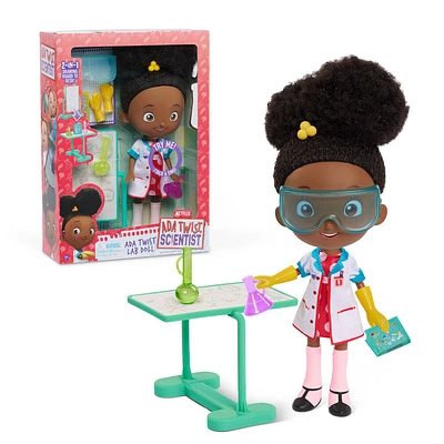 Ada Twist, Poupée de Scientifique Ada Twist Labo, Poupée Interactive de 31 cm (12,5 pouces) avec Accessoires de Labo de Recherche, Parle et Chante la Chanson "The Brainstorm Song"
