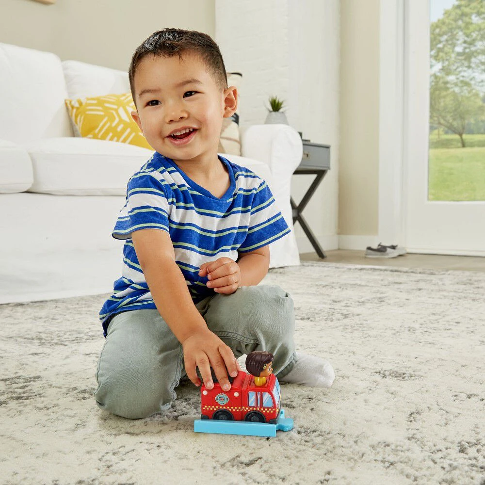 VTech CoComelon Go! Go! Smart Wheels Nina's Fire Truck and Track - English Edition