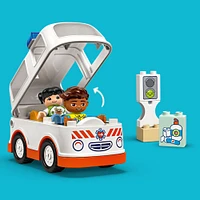 LEGO DUPLO Ambulance et chauffeur Jouet éducatif qui propose un jeu de simulation imaginatif pour les tout-petits 10447