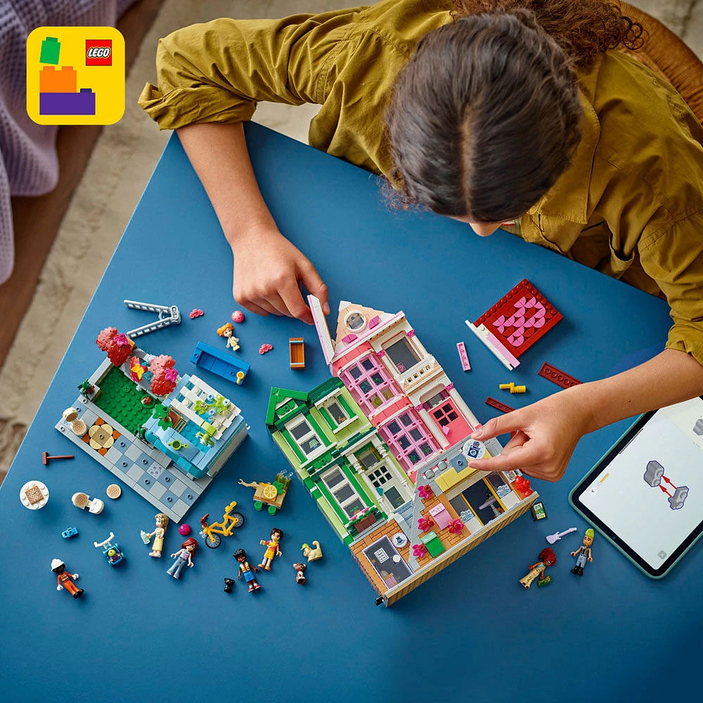 LEGO Friends Les appartements et les boutiques de Heartlake City, Ensemble de modèle, Cadeau pour enfants et adolescents 42670