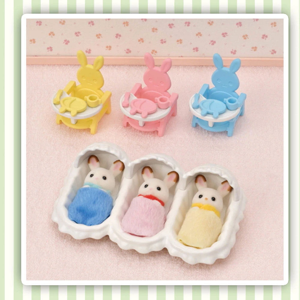 Ensemble de soins pour triplés de Calico Critters, ensemble de jeu pour maison de poupée avec accessoires et 3 figurines