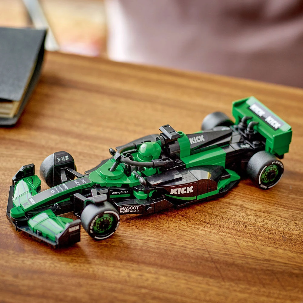 LEGO Speed Champions Voiture de course KICK Sauber F1 Team C44, Jouet de véhicule et pilote 77247