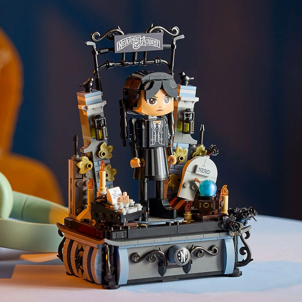 LEGO Mercredi : Figurine de Mercredi Addams, Ensemble de collection pour enfants, Cadeau de jouet à reconstruire 76780