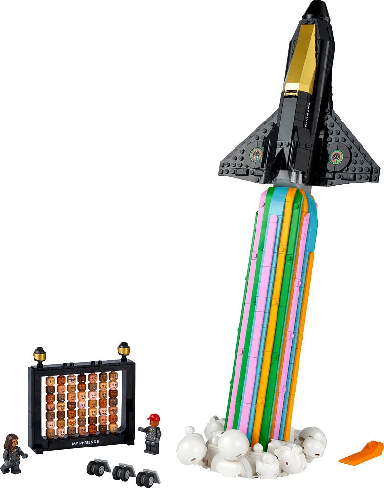 LEGO Icons Au-delà de la lune avec Pharrell Williams Ensemble de construction de modèle de navette spatiale ; Cadeau créatif pour adultes 10391 (966 pièces)