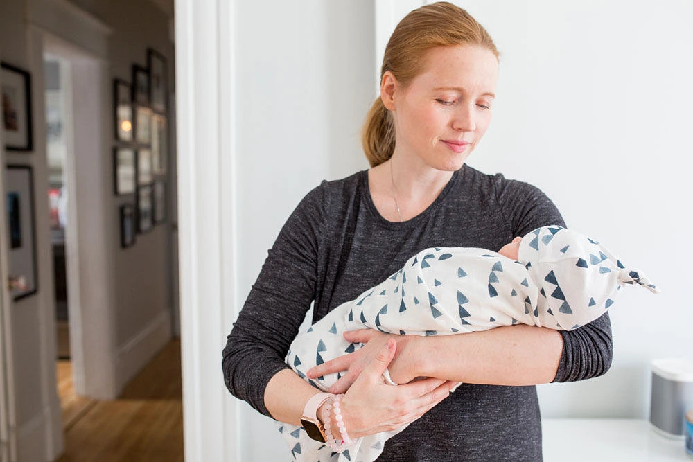 Lulujo Ensemble chapeau et couverture en bambou pour bébé nouveau-né Hello World <br>Triangle Bleu Marine