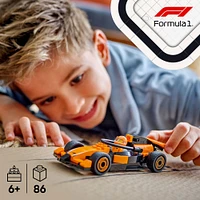 LEGO City Le pilote de F1 avec la voiture de course McLaren, ensemble de construction de véhicule miniature pour enfants 60442