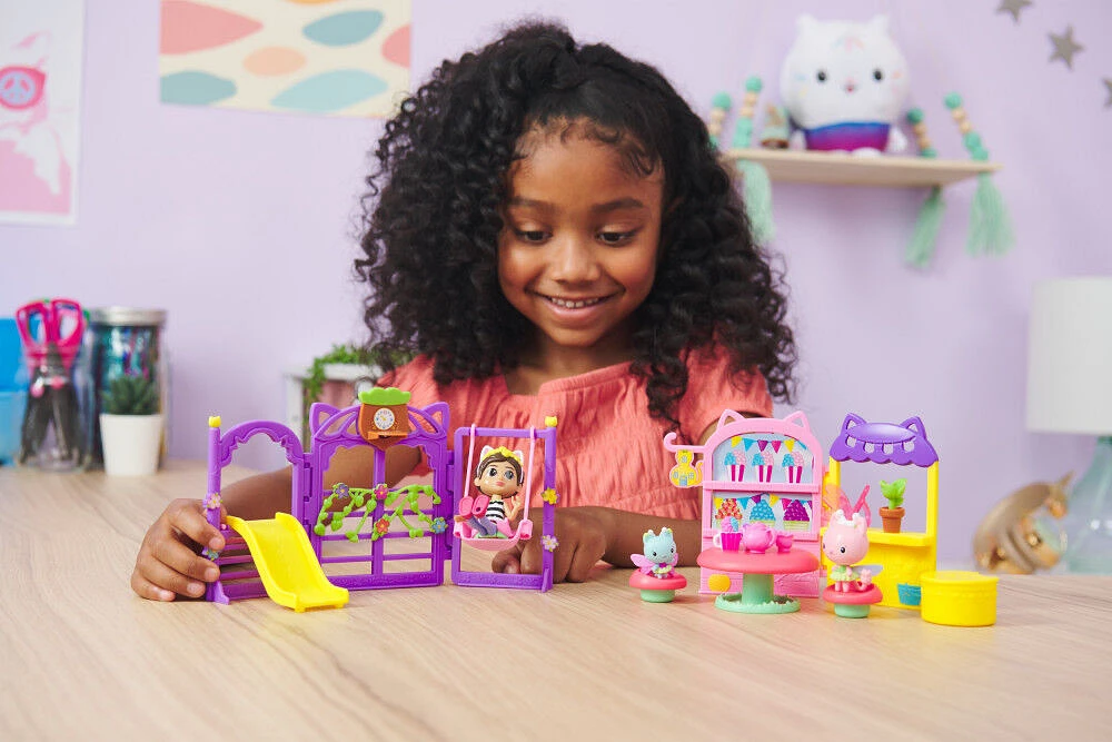 Gabby's Dollhouse Kitty Fairy Garden Party, 18-Piece Playset with 3 Toy Figures, Surprise Toys and Dollhouse Accessories