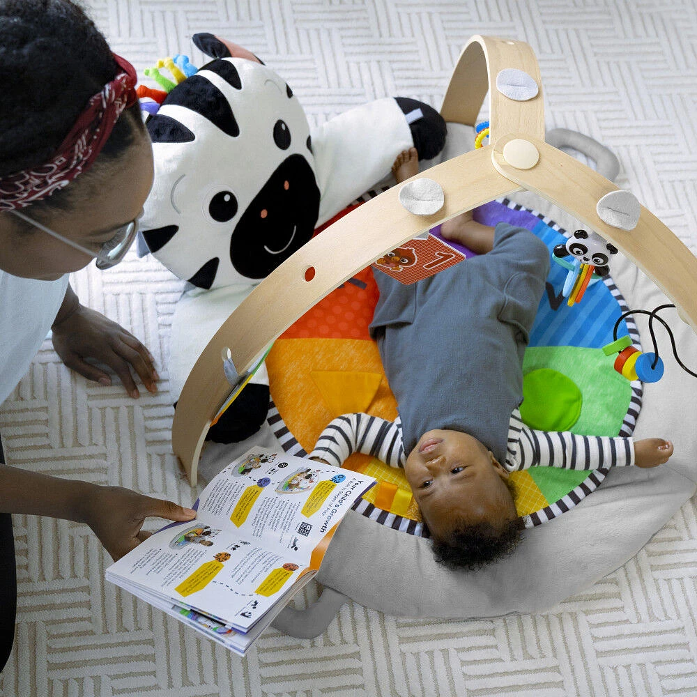 Tapis d'éveil Zen's Activity Milestones Plush Gym de Baby Einstein