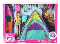 Coffret poupée et accessoires ​Barbie Équipe Stacie avec tente jouet, kayak et plus de 15 éléments