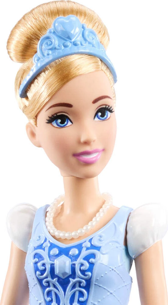 Princesses Disney Poupée Cendrillon et Tenues Coffret avec accessoires