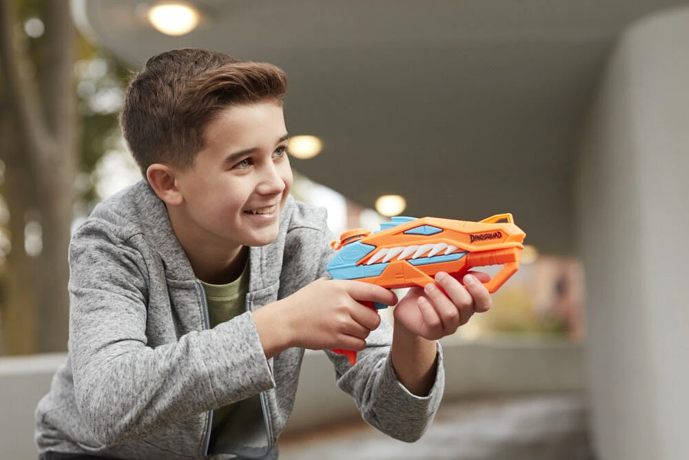 Nerf Super Soaker DinoSquad, blaster à eau Raptor-Surge actionné par la détente