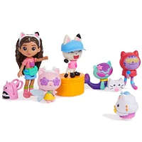 Gabby's Dollhouse, Coffret de figurines édition voyage avec une poupée Gabby, 5 figurines chat, jouets surprise et accessoires pour la maison magique