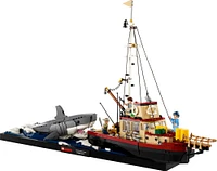 LEGO Ideas Les Dents de la mer, Ensemble de construction de requin, Ensemble de diorama pour adultes, Comprend le bateau Orca 21350