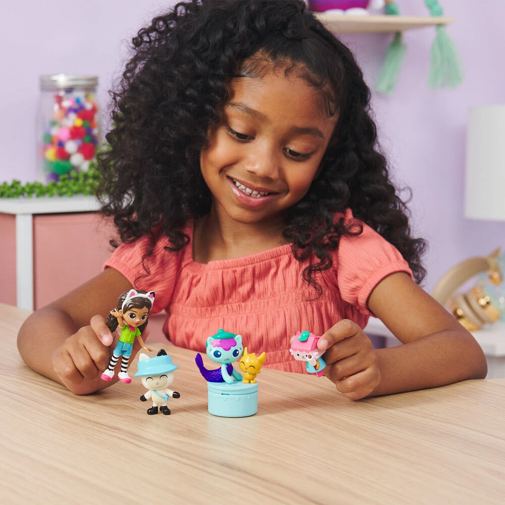 DreamWorks Gabby's Dollhouse, Coffret cadeau édition camping avec figurines Gabby Girl, Pandy Paws, Baby Box et MerCat