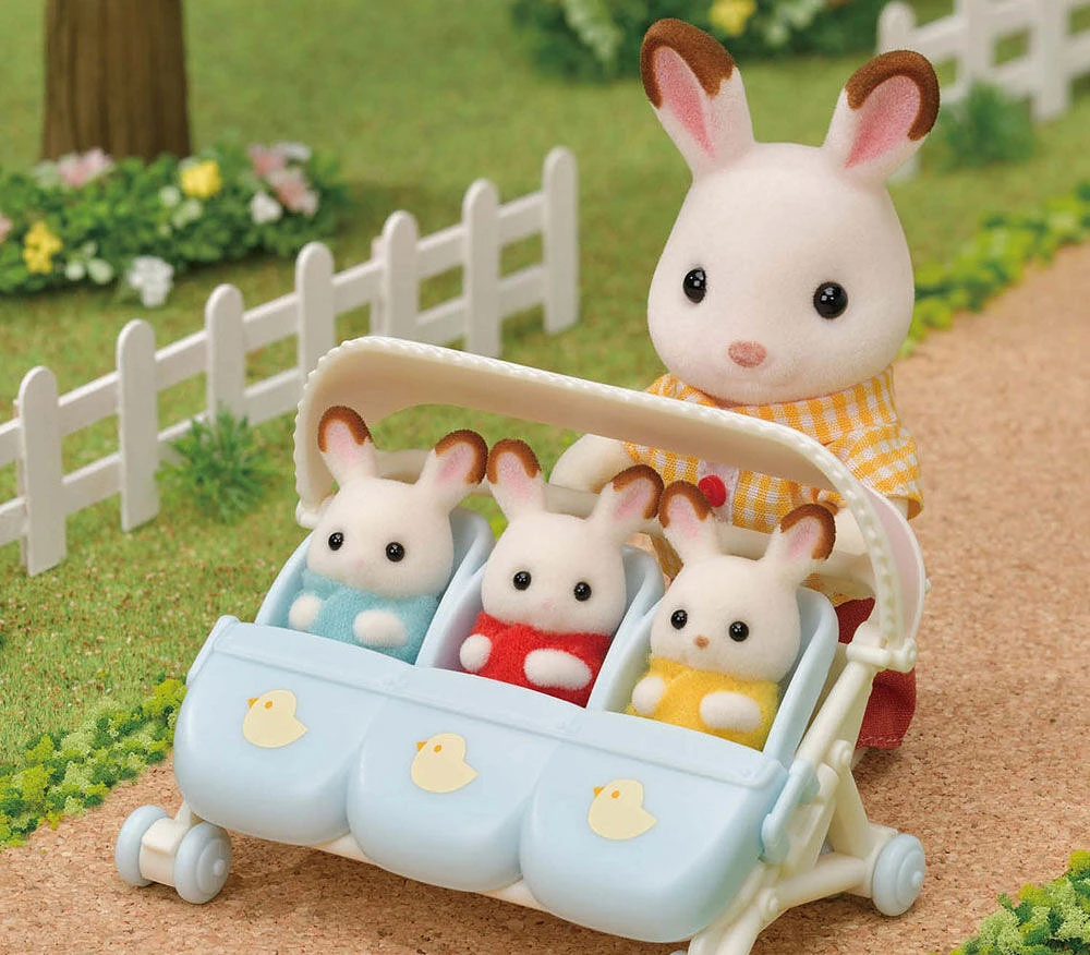 Ensemble de soins pour triplés de Calico Critters, ensemble de jeu pour maison de poupée avec accessoires et 3 figurines