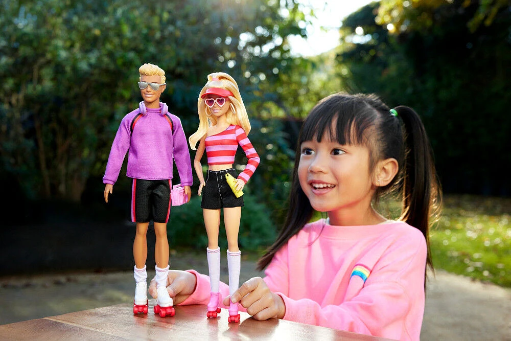 Barbie Fashionistas 2 Doll & 6 Accessories Set, Roller-Skating Theme, 65th Anniversary