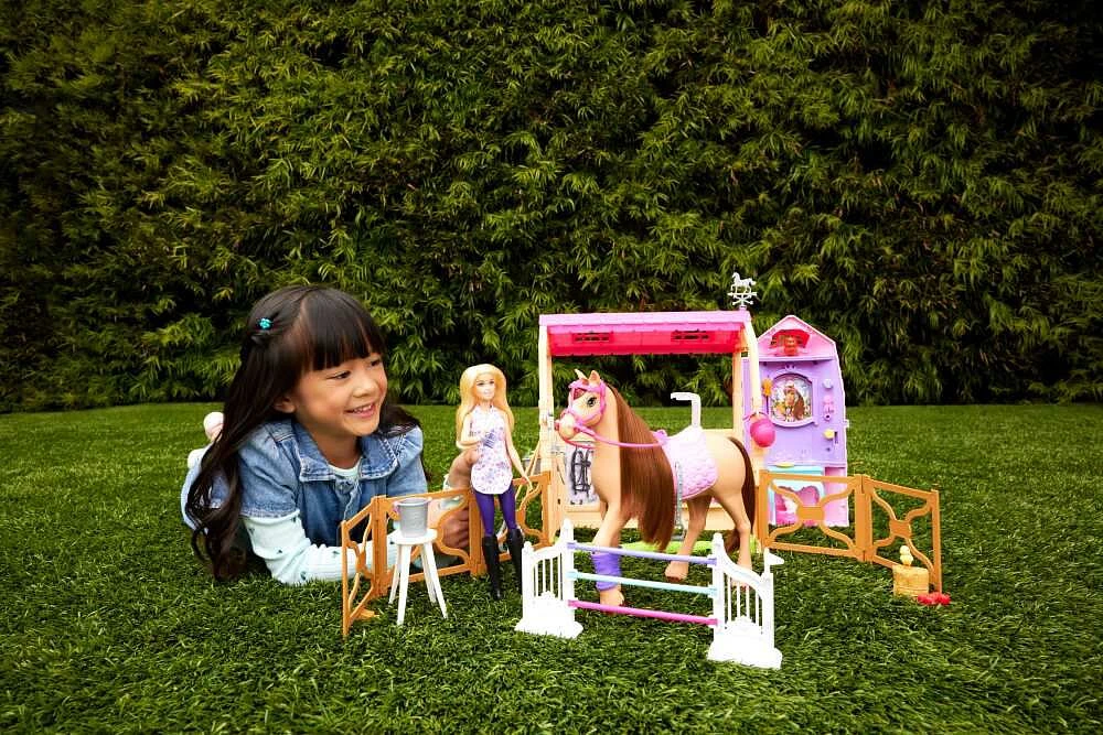 Barbie Mysteries: The Great Horse Chase Stable Playset with Doll, Toy Horse & Accessories, 25+ Pieces