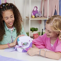 Cool Maker, Stitch 'N Style Fashion Studio, Jouet machine à coudre pré-enfilée avec tissus et imprimés à transférer à l'eau, Jouets d'art