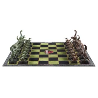 The Noble Collection Jurassic Park Chess Set - English Edition