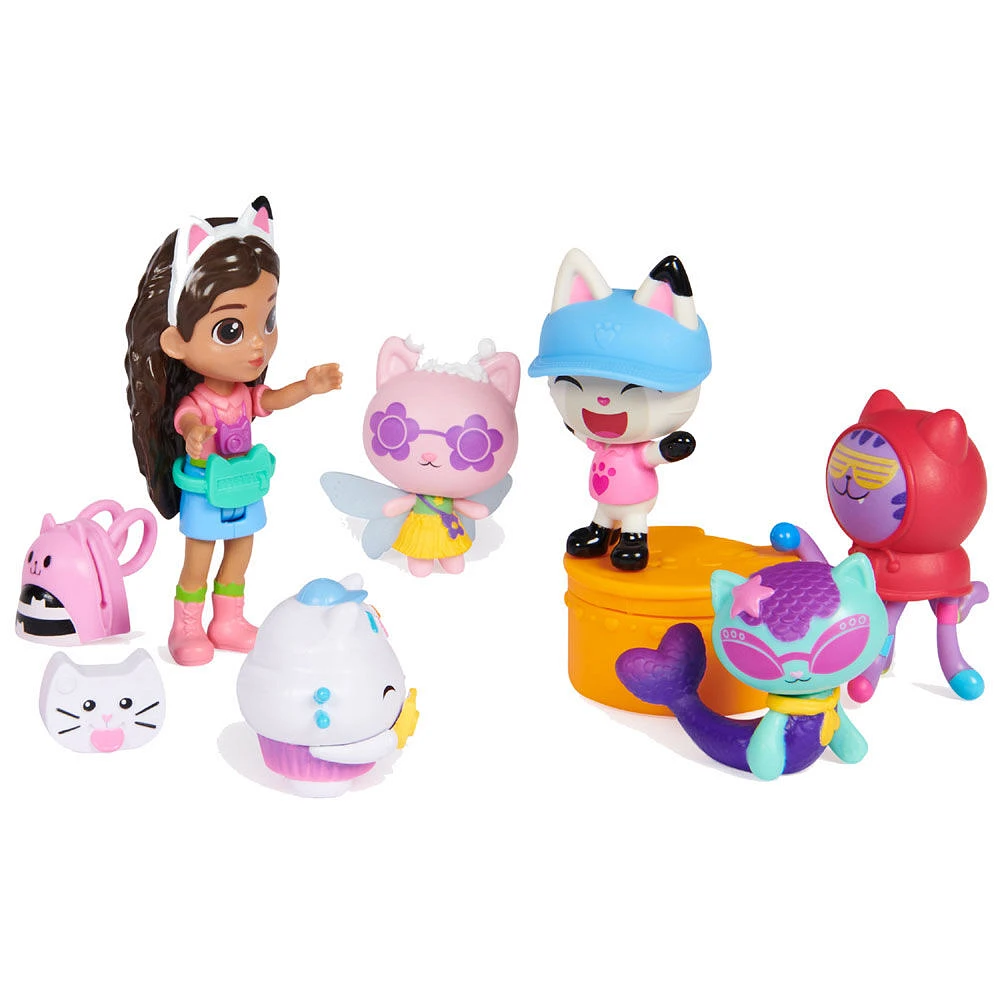 Gabby's Dollhouse, Coffret de figurines édition voyage avec une poupée Gabby, 5 figurines chat, jouets surprise et accessoires pour la maison magique