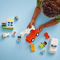 LEGO DUPLO Ambulance et chauffeur Jouet éducatif qui propose un jeu de simulation imaginatif pour les tout-petits 10447