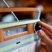 LEGO Icons La radio rétro Ensemble de construction de décoration d'intérieur de radio rétro pour les amateurs adultes de transistors rétro 10334