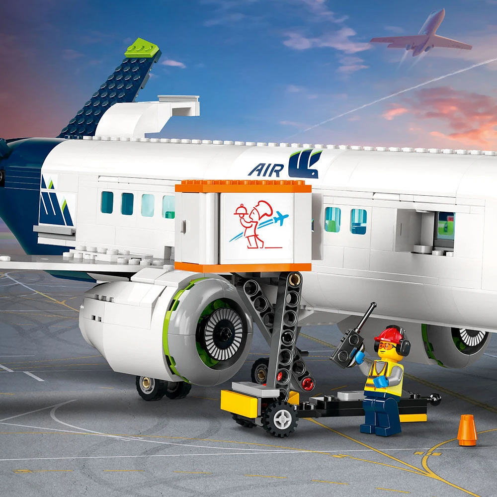 LEGO City L'avion de ligne 60367 Ensemble de jeu de construction (930 pièces)