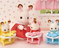 Ensemble de soins pour triplés de Calico Critters, ensemble de jeu pour maison de poupée avec accessoires et 3 figurines