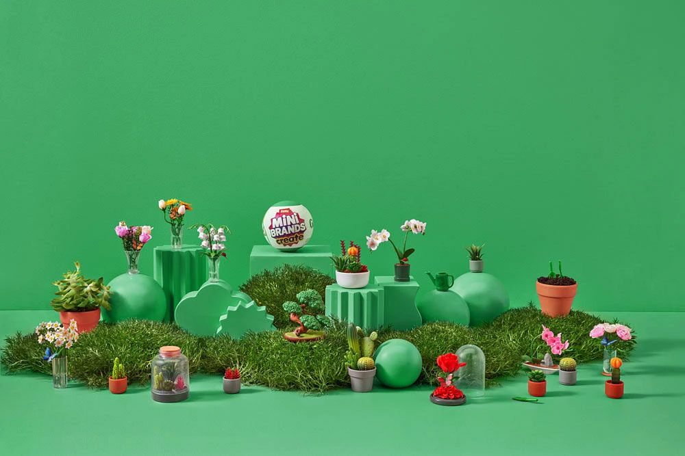 Capsule Mini Brands Create Garden