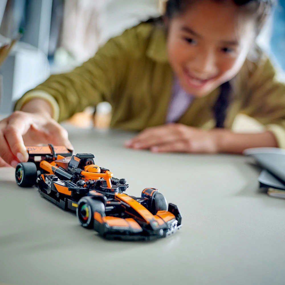 LEGO Speed Champions Voiture de course McLaren F1 Team MCL38, Ensemble de véhicule et de pilote 77251