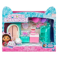 DreamWorks Gabby's Dollhouse, Bakey with Cakey Kitchen with Figure and 3 Accessories, 3 Furniture and 2 Deliveriesp