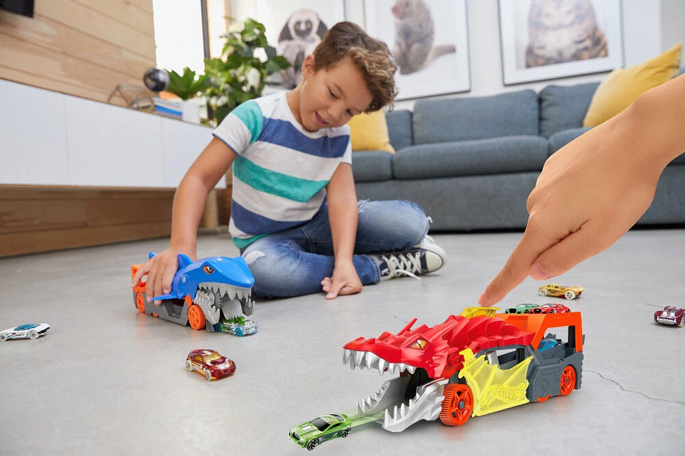 Hot Wheels City Battling Creature Transports Vehicle & 10 Die-Cast Toy Cars