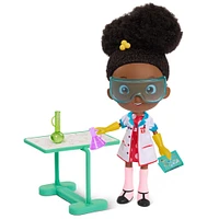Ada Twist, Poupée de Scientifique Ada Twist Labo, Poupée Interactive de 31 cm (12,5 pouces) avec Accessoires de Labo de Recherche, Parle et Chante la Chanson "The Brainstorm Song"