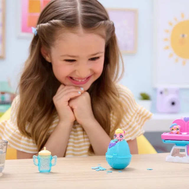 Spin Master Hatchimals Alive, Hatchi-Nursery Playset Toy with 4 Mini  Figures in Self-Hatching Eggs, 13 Accessories