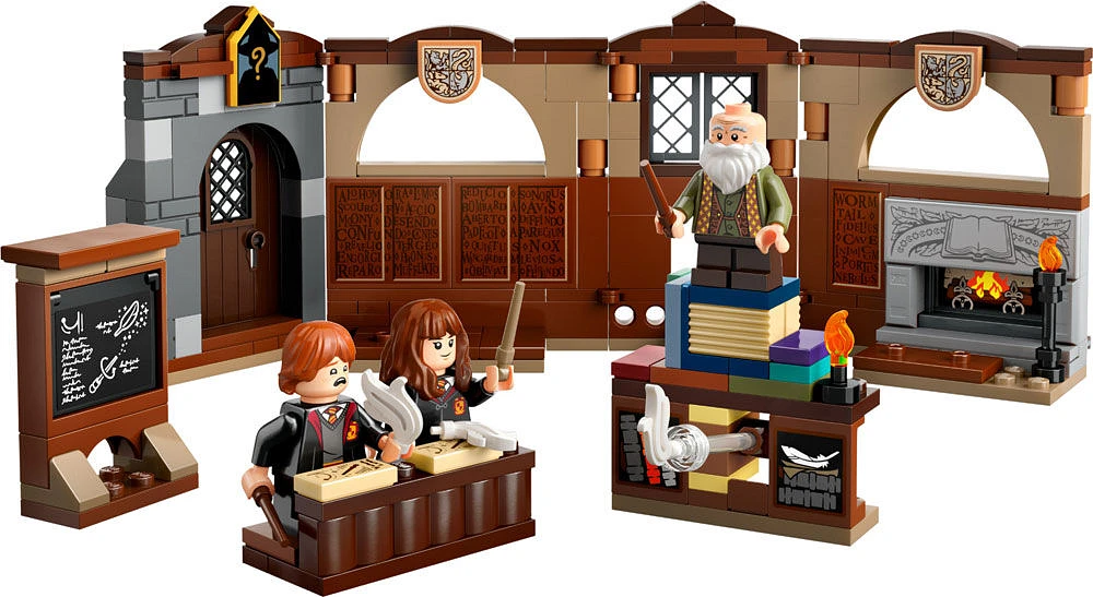 LEGO Harry Potter Le château de Poudlard : le club de sortilèges, Jouet de sorcier pour enfants, Ensemble de jeu de classe 76442