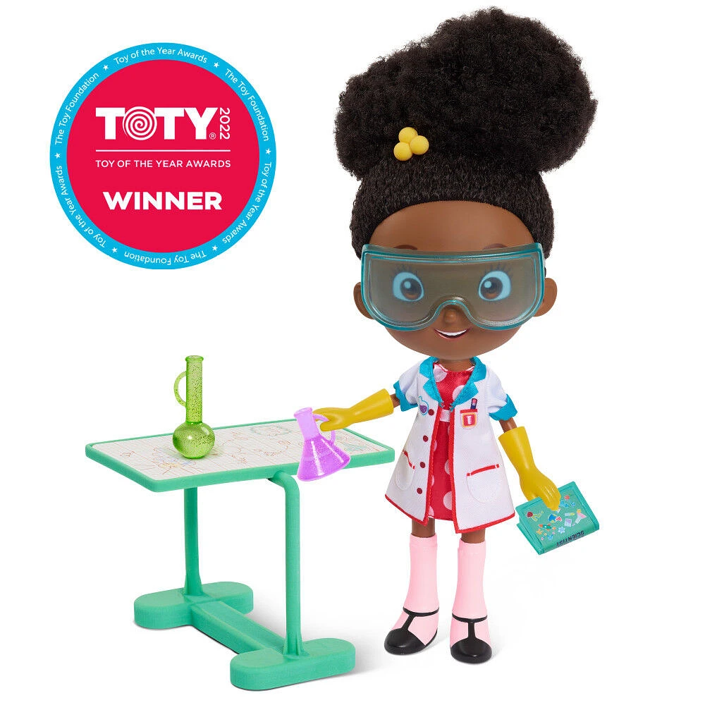 Ada Twist, Poupée de Scientifique Ada Twist Labo, Poupée Interactive de 31 cm (12,5 pouces) avec Accessoires de Labo de Recherche, Parle et Chante la Chanson "The Brainstorm Song"