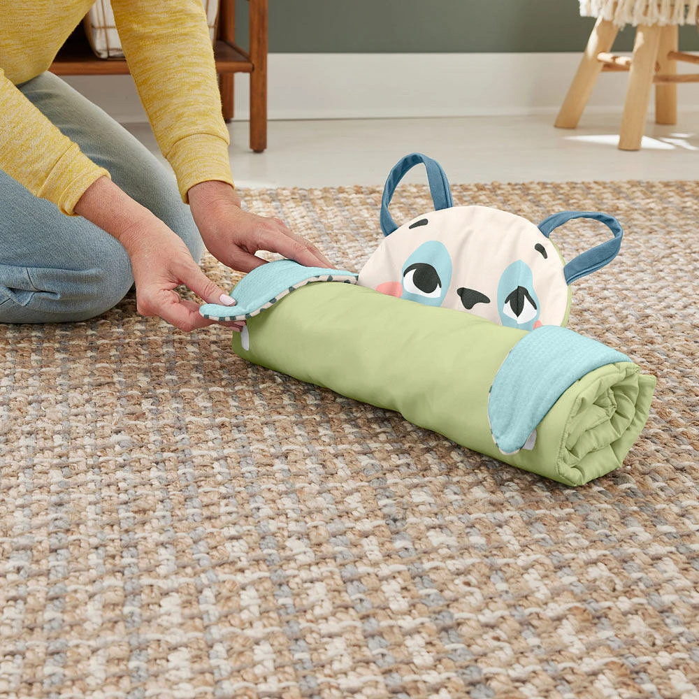 Fisher-Price  Planet Friends  Tapis d'éveil Panda à rouler, 2jouets