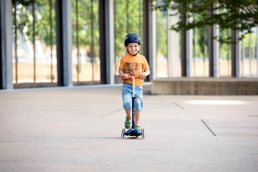 Micro Mini Deluxe Led Scooter/Navy - English Edition