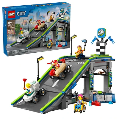 LEGO City Sans limites : Rampe d'accélération pour voitures de course, ensemble de caisses à savon avec figurines de pilotes 60460