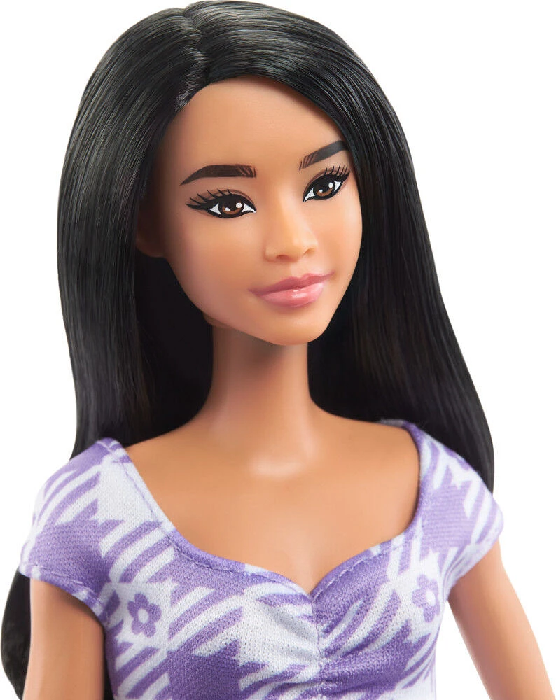 Poupée Barbie, cheveux noirs et grand corps, Barbie Fashionistas