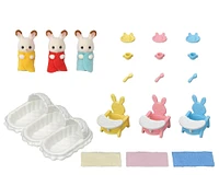 Ensemble de soins pour triplés de Calico Critters, ensemble de jeu pour maison de poupée avec accessoires et 3 figurines