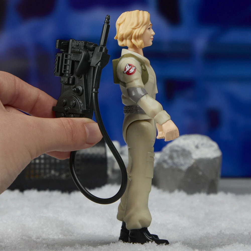 Ghostbusters Fright Features Callie Spengler 5-Inch Collectible Action figure with Ecto-Stretch Tech Possessor Accessory