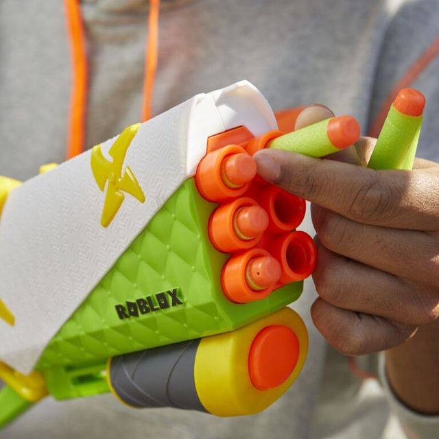 NERF Super Soaker Roblox SharkBite SHRK 500 Gun and Virtual Item Code NEW