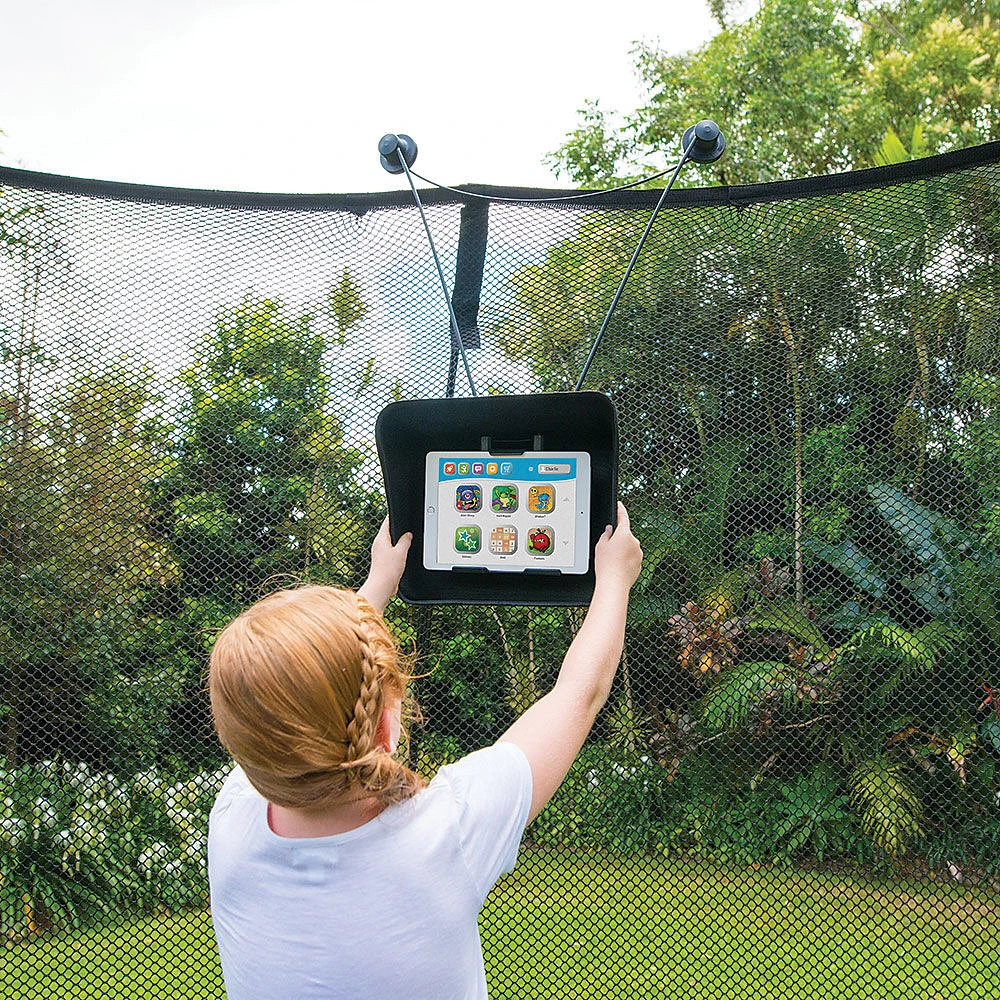 Springfree 10 ft Medium Round Trampoline with Safety Enclosure